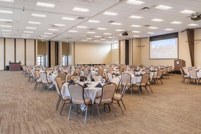 Best Western Premier Boulder Falls Inn, Lebanon, United States