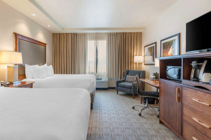 Best Western Premier Boulder Falls Inn, Lebanon, United States