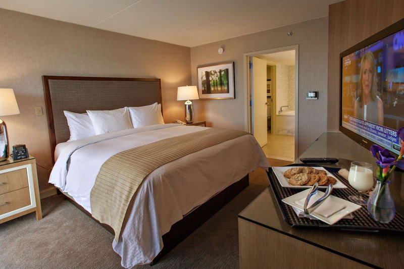 DoubleTree by Hilton Pittsburgh-Green Tree, Pittsburgh, United States
