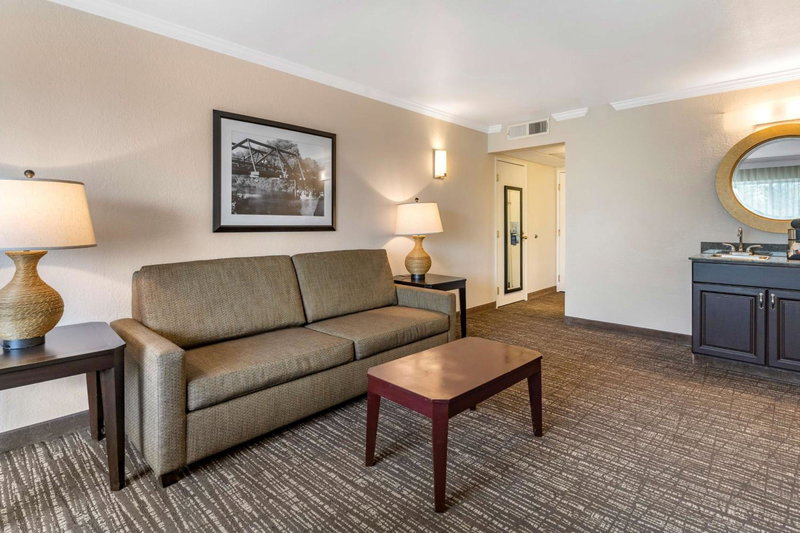 Best Western Plus Garden Court Inn, Fremont, United States