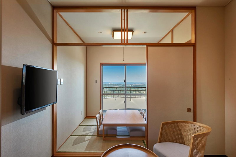 ANA Crowne Plaza Resort Okinawa Uruma Hills By IHG, Ishikawa, Japan