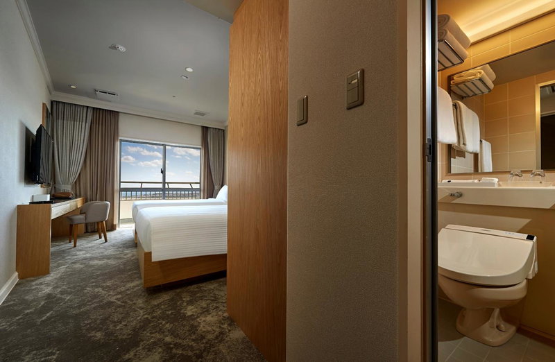 ANA Crowne Plaza Resort Okinawa Uruma Hills By IHG, Ishikawa, Japan