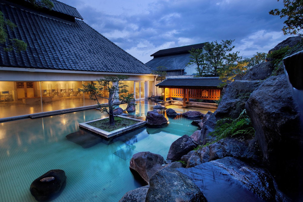 Hotel Shiragiku, Japan