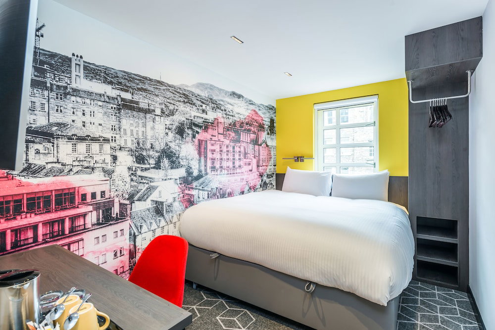 KM Hotel, Великобритания