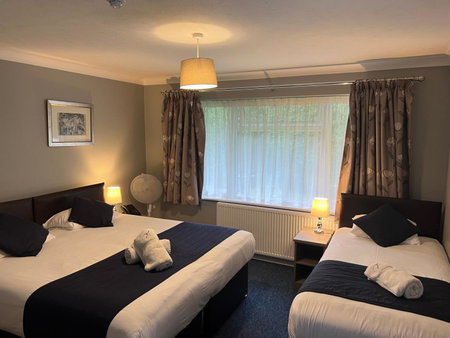 The Corner House Hotel, Horley, Великобритания
