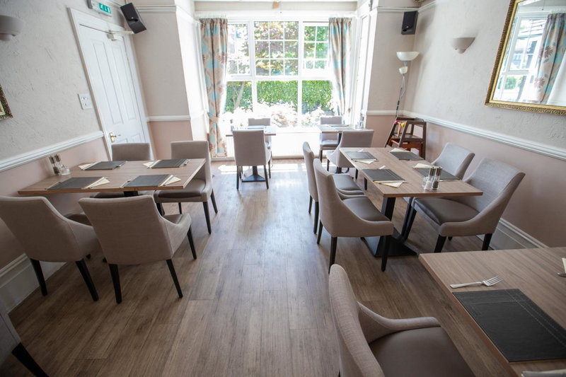 The Corner House Hotel, Horley, Великобритания