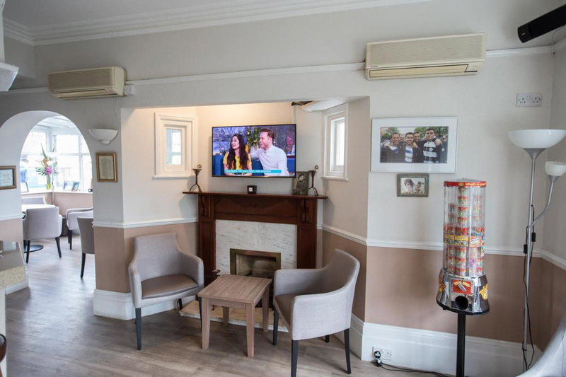 The Corner House Hotel, Horley, Великобритания
