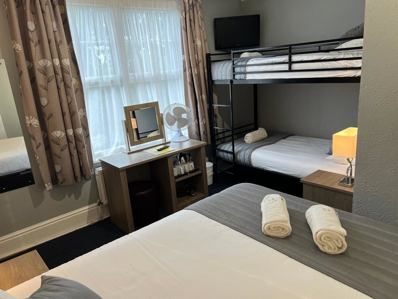 The Corner House Hotel, Horley, Великобритания