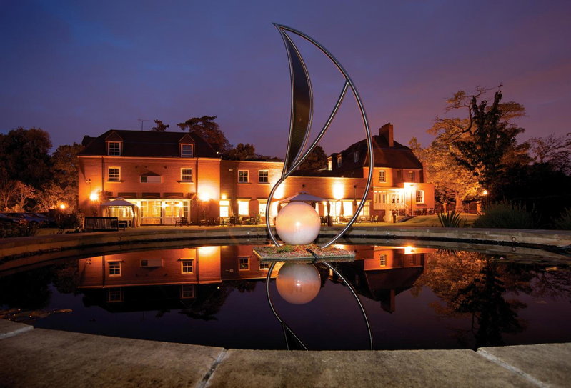 The Pinewood Hotel, Slough, Великобритания