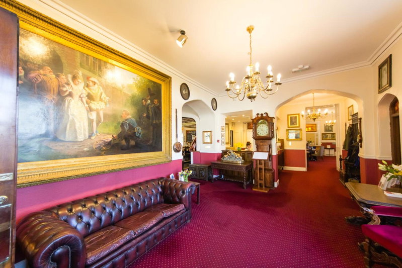 Bedford Hotel, Saltash, Великобритания