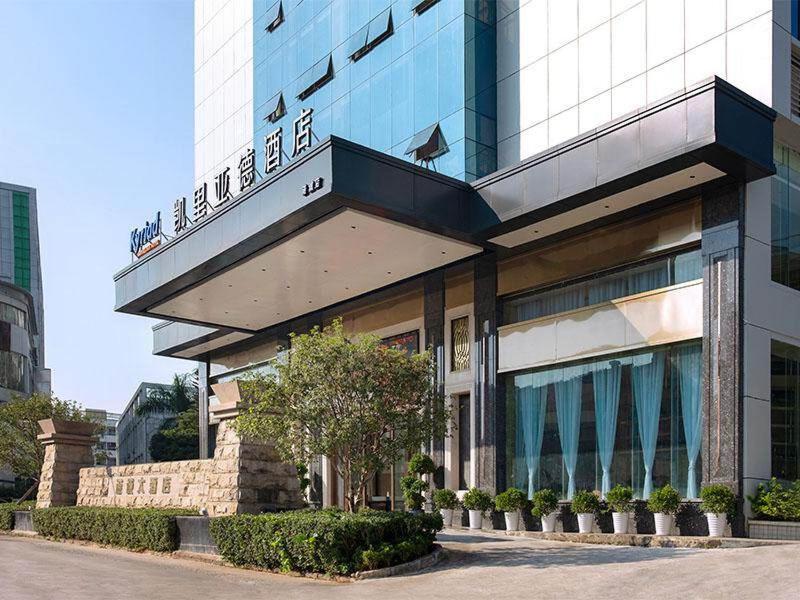 Kyriad Marvelous Hotel Shenzhen Longhua Mission Hills Bamboo Village Subway Station, Shenzhen, 中国