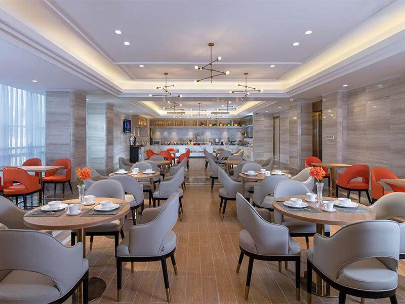 Kyriad Marvelous Hotel Shenzhen Longhua Mission Hills Bamboo Village Subway Station, Shenzhen, 中国