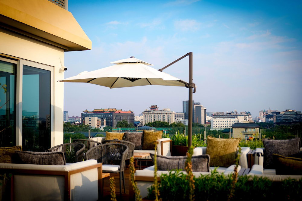 The Purple Horse Hotel, Китай
