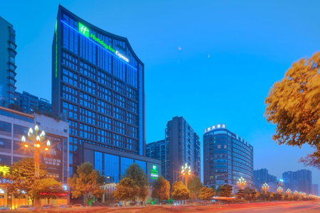 Holiday Inn Express Leshan City Square by IHG - High Speed Rail and Leshan Giant Buddha, Leshan, 中国