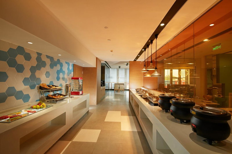 Holiday Inn Express Leshan City Square by IHG - High Speed Rail and Leshan Giant Buddha, Leshan, 中国