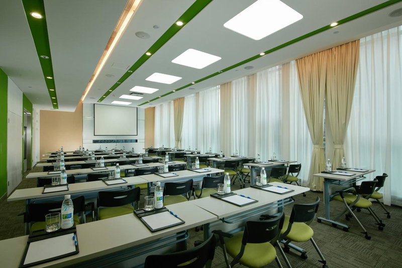 Holiday Inn Express Leshan City Square by IHG - High Speed Rail and Leshan Giant Buddha, Leshan, 中国