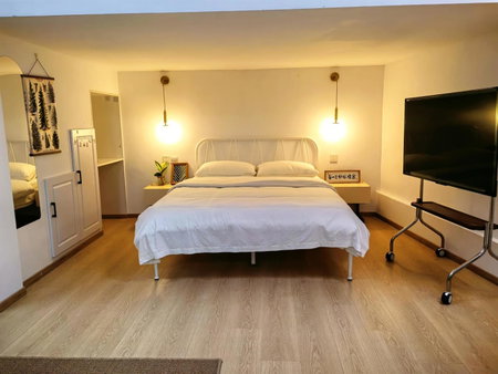 Shanghai Hills & Zinn Courtyard Guesthouse with 2Bedrooms close to Line 9, Shanghai, 中国