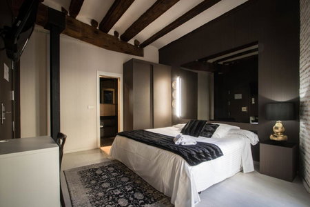 Cosy Rooms Embajador, Valencia, Spain
