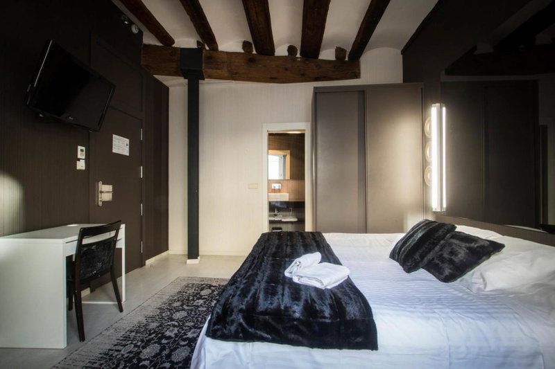Cosy Rooms Embajador, Valencia, Spain