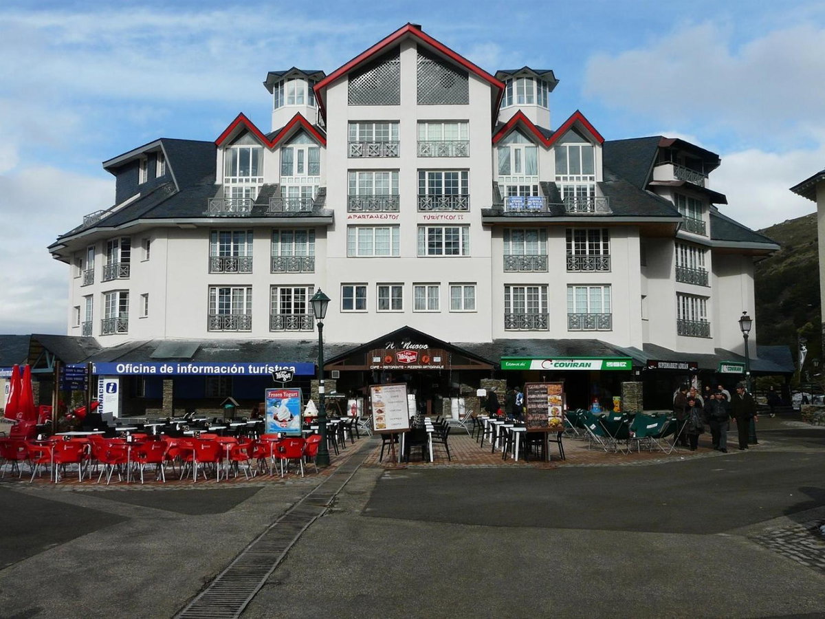 Hotel · Apartamentos Sabica Nevada Plaza, Zubia