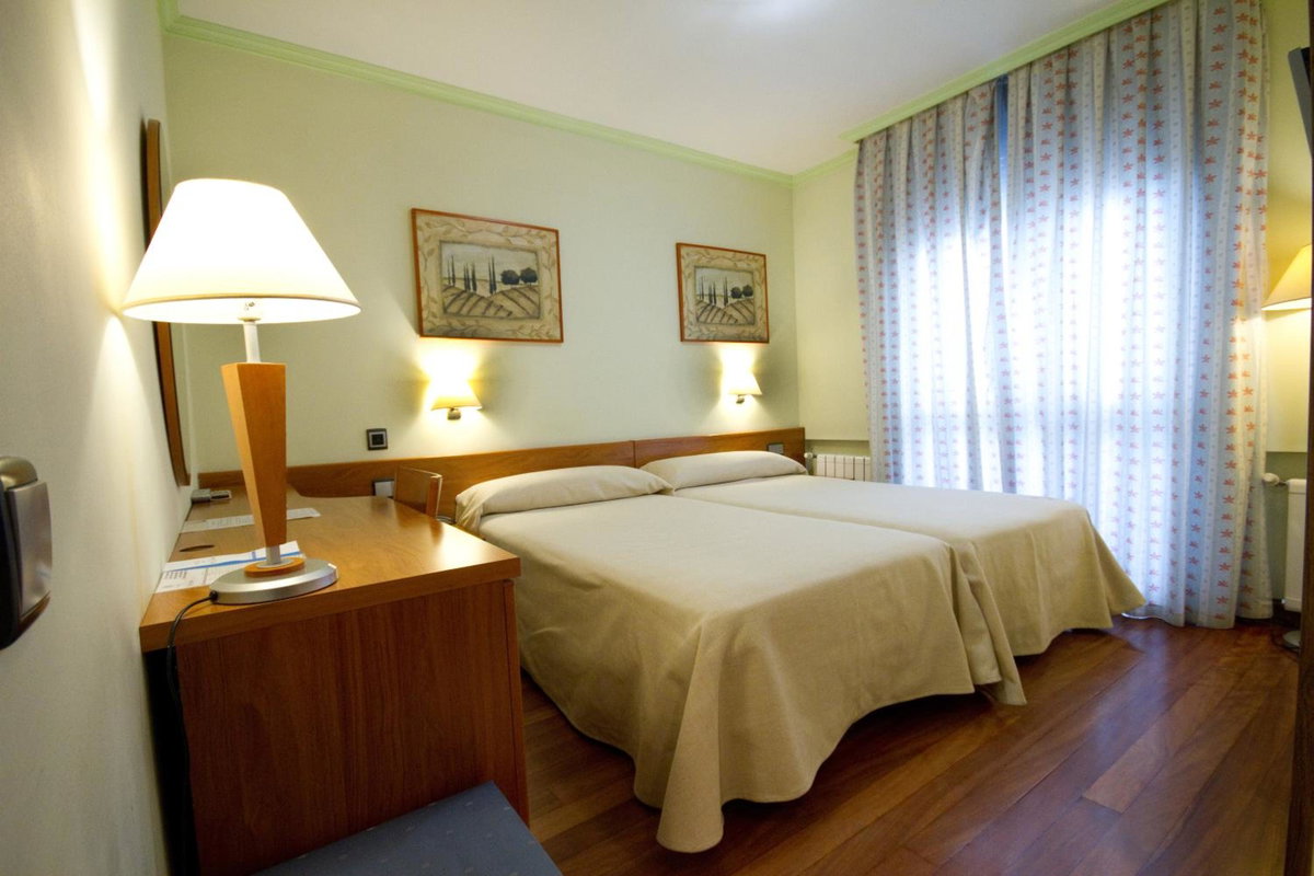 Hôtel · Hotel Los 5 Pinos, Barajas De Madrid