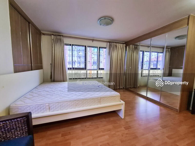 Lumpini Place Narathiwas 24, Bangkok, Thailand