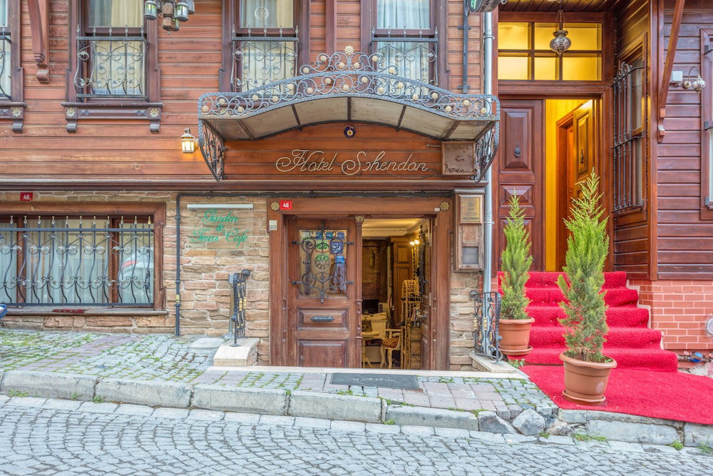 Hotel · Sphendon Hotel, Eminoenue