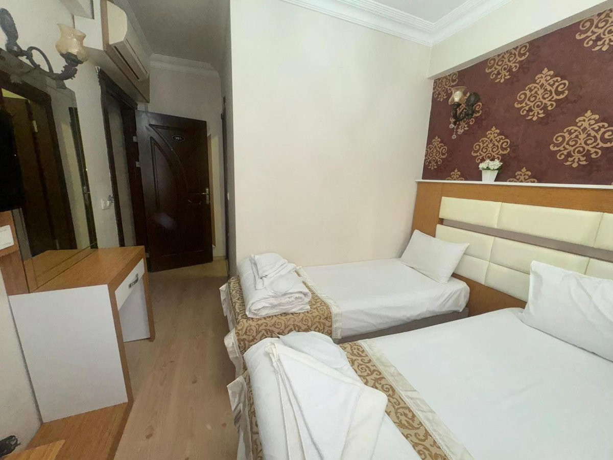 Hotel · Raimond Hotel, Eminoenue