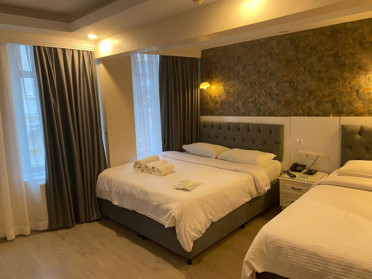 Hotel · Lazz City Hotel, Eminoenue