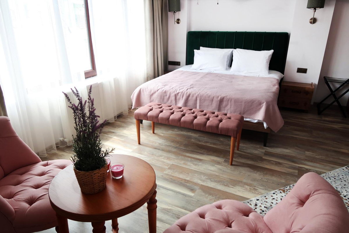 Отель · Fuego Design Suites, Eminoenue