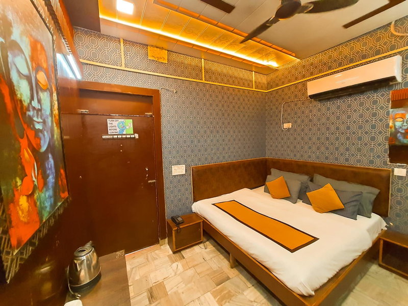 Lucky Restaurant & Guest House Near Taj Mahal, Agra, Индия