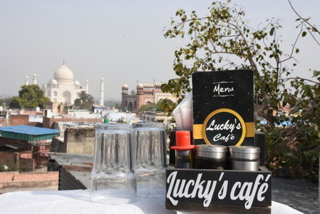 Lucky Restaurant & Guest House Near Taj Mahal, Agra, Индия