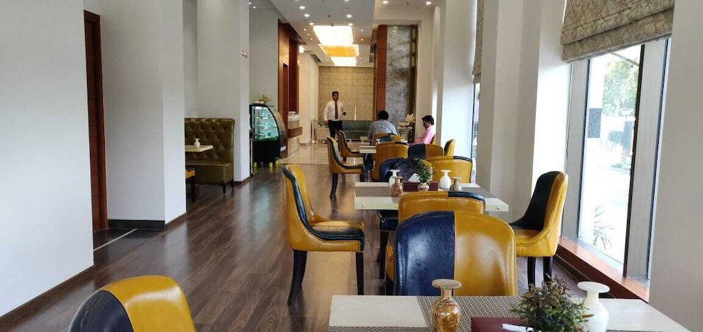 Hotel · Hotel LA, Nangloi Jat