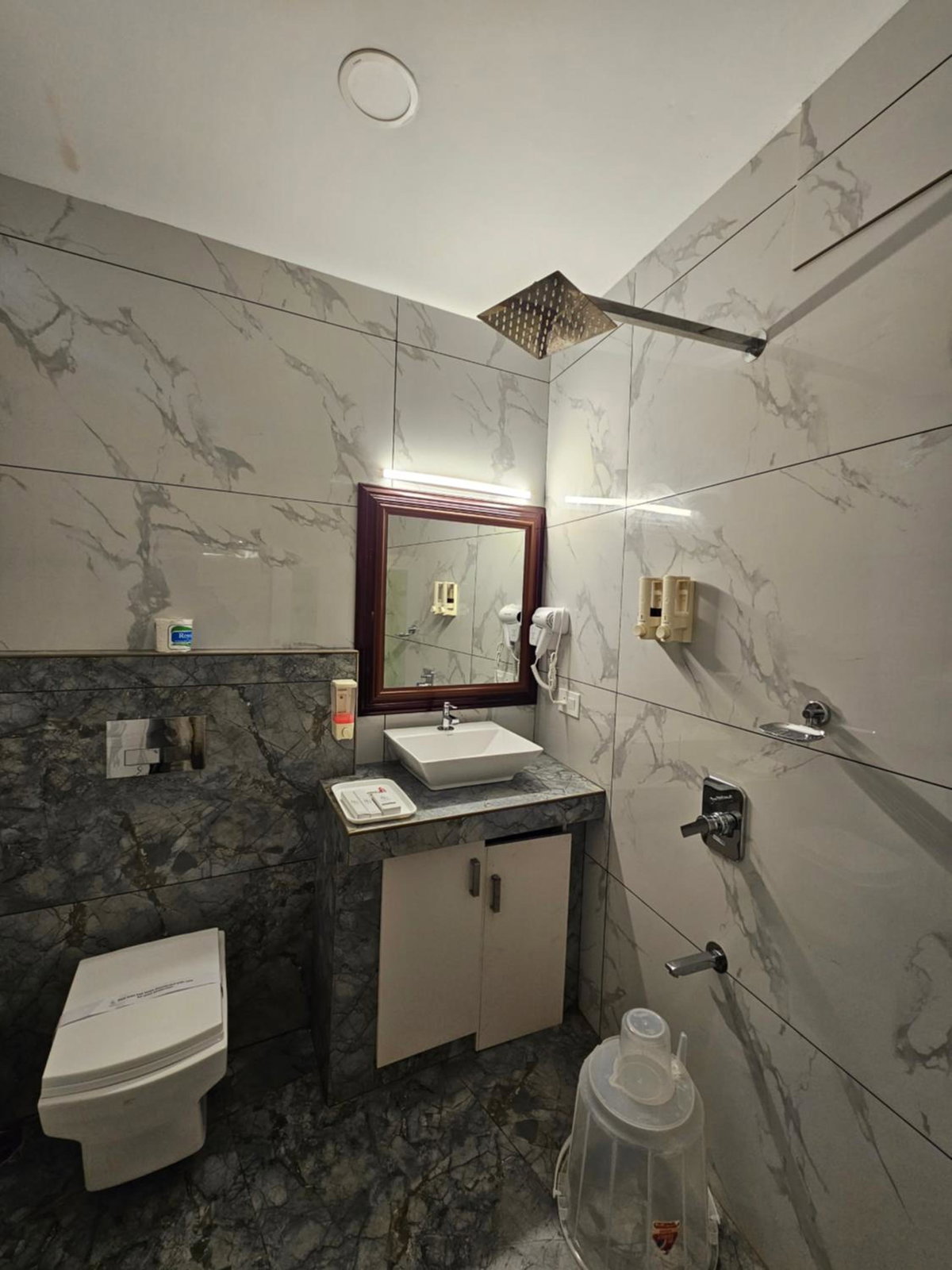 S & B Dreams House, Inde