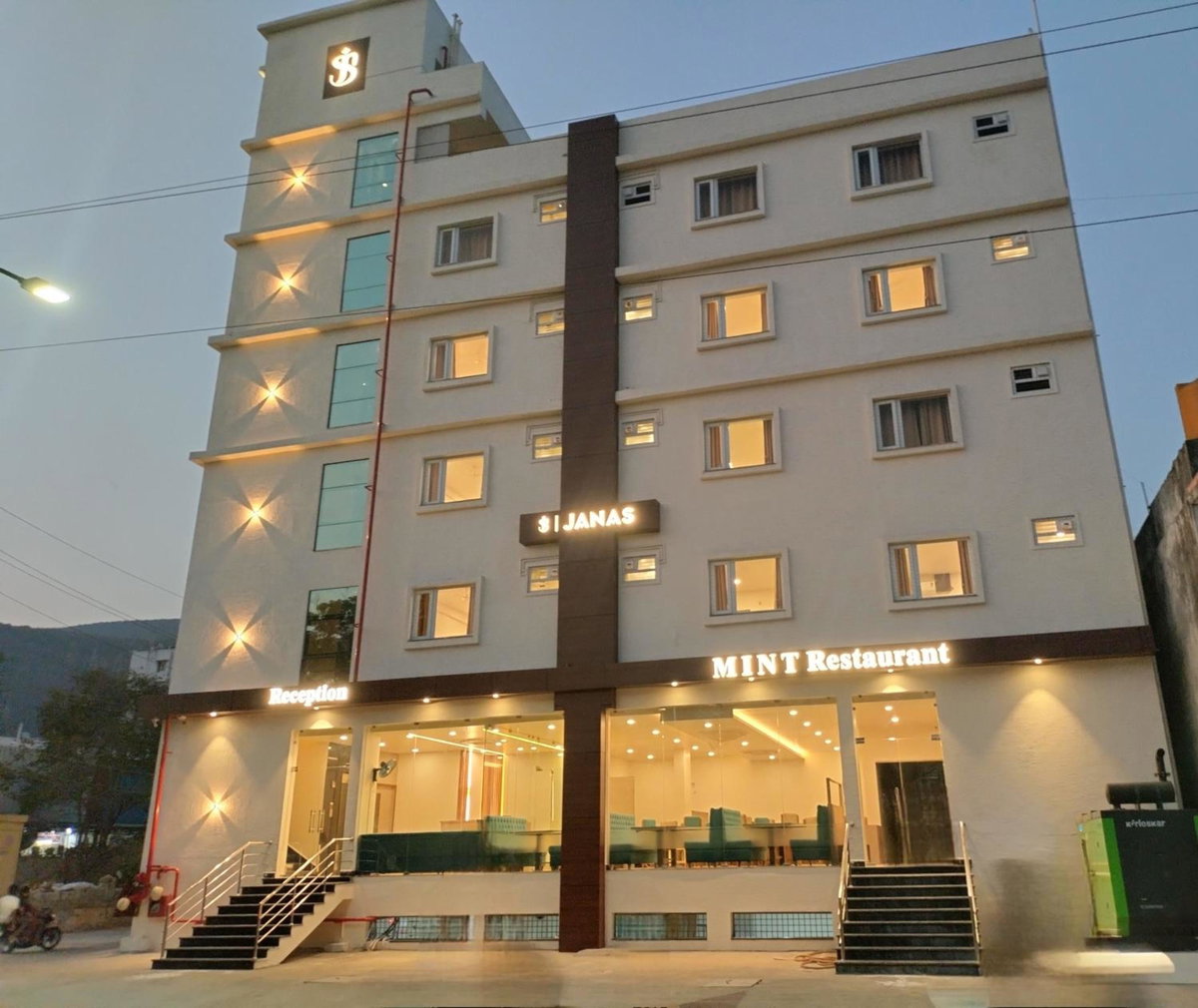 Hôtel · Hotel JANAS, Tirupati