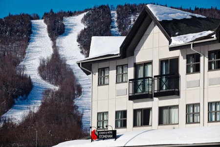Hotel Stoneham, La Haute-Saint-Charles, Kanada