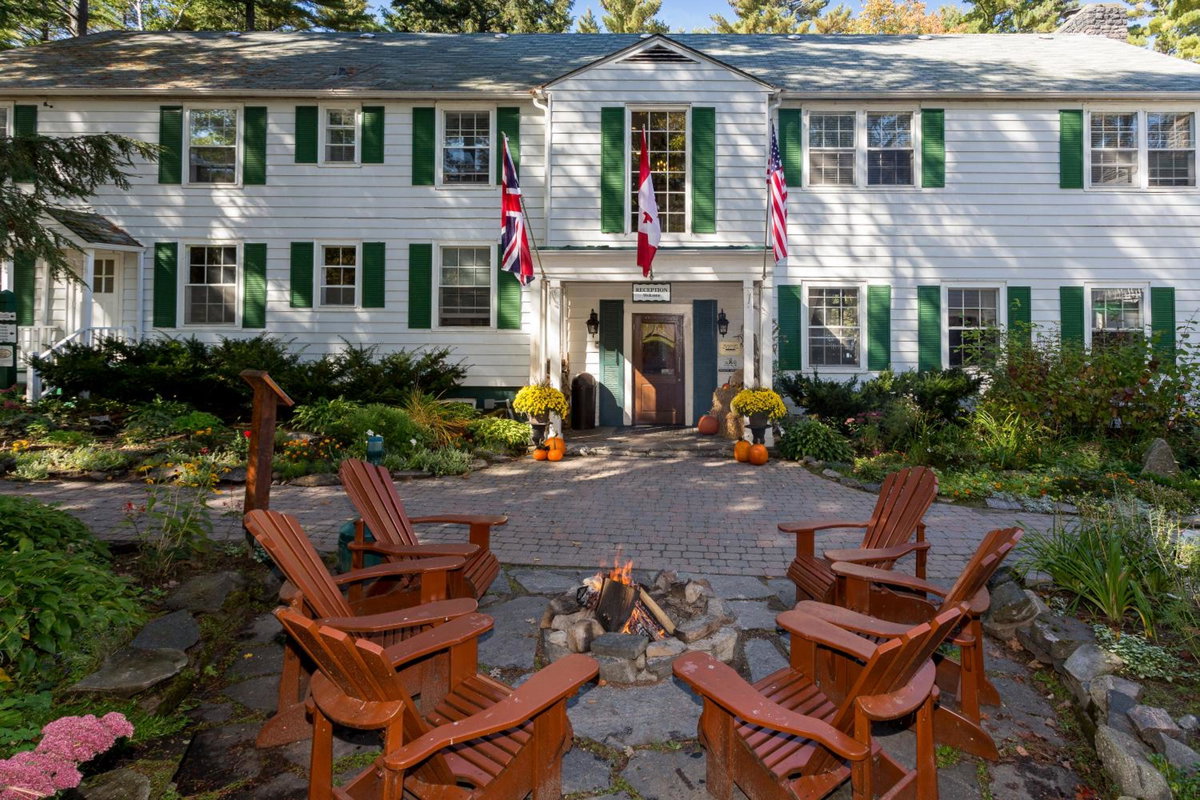Hotel · Sherwood Inn, Port Carling