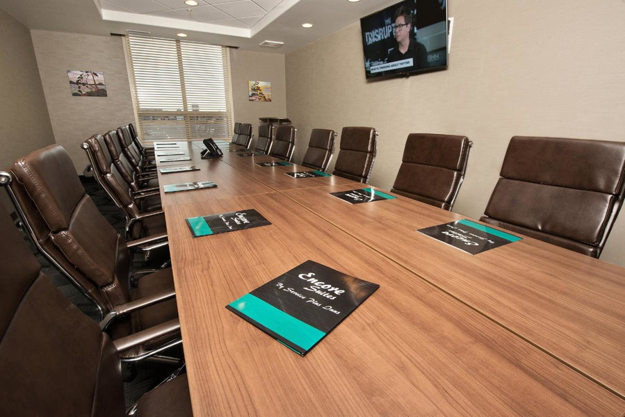 Encore Suites by Service Plus Inns, Grande Prairie, Канада