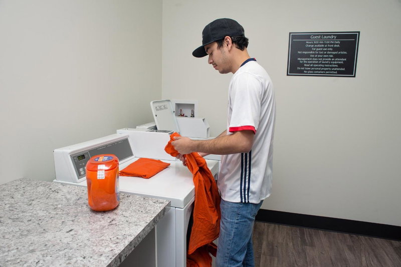 Encore Suites by Service Plus Inns, Grande Prairie, Канада