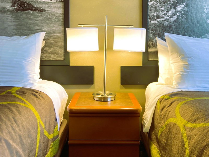 Super 8 by Wyndham Castlegar BC, Castlegar, Canada