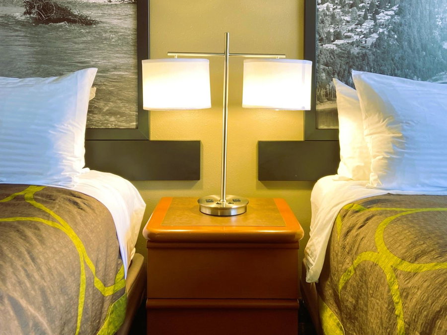Super 8 by Wyndham Castlegar BC, Castlegar, Canada
