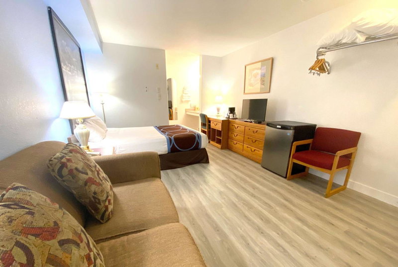 Super 8 by Wyndham Sicamous, Sicamous, Kanada