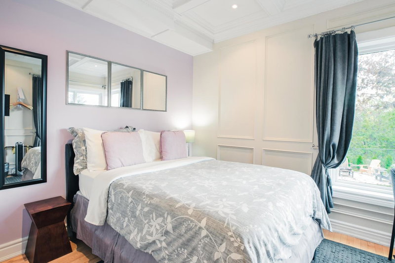 Newton Villa, Brampton, Канада