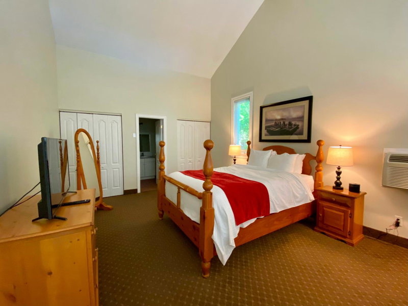 Rocky Crest Golf Resort, MacTier, Canada