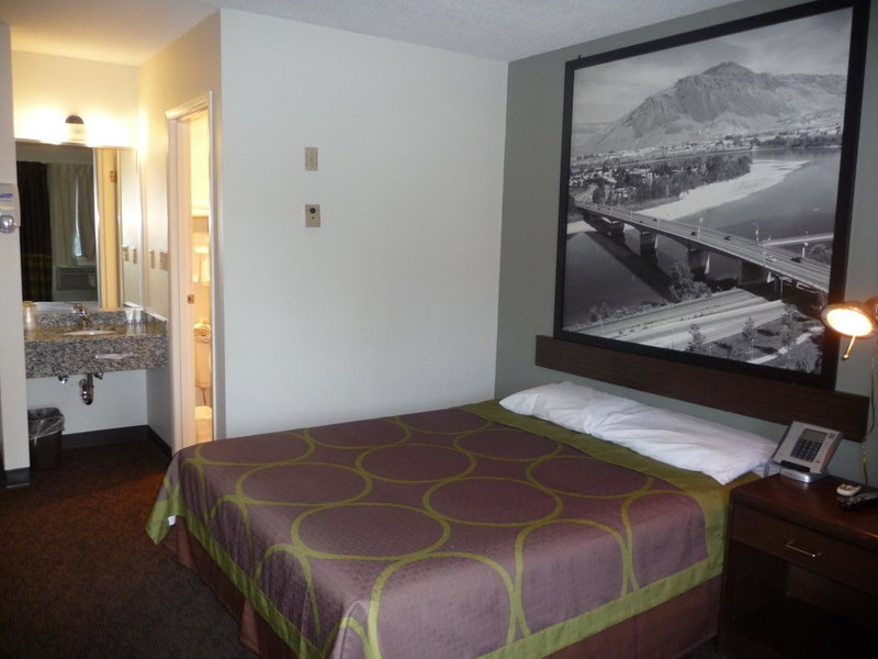 Super 8 by Wyndham Kamloops East, Kamloops, Canada