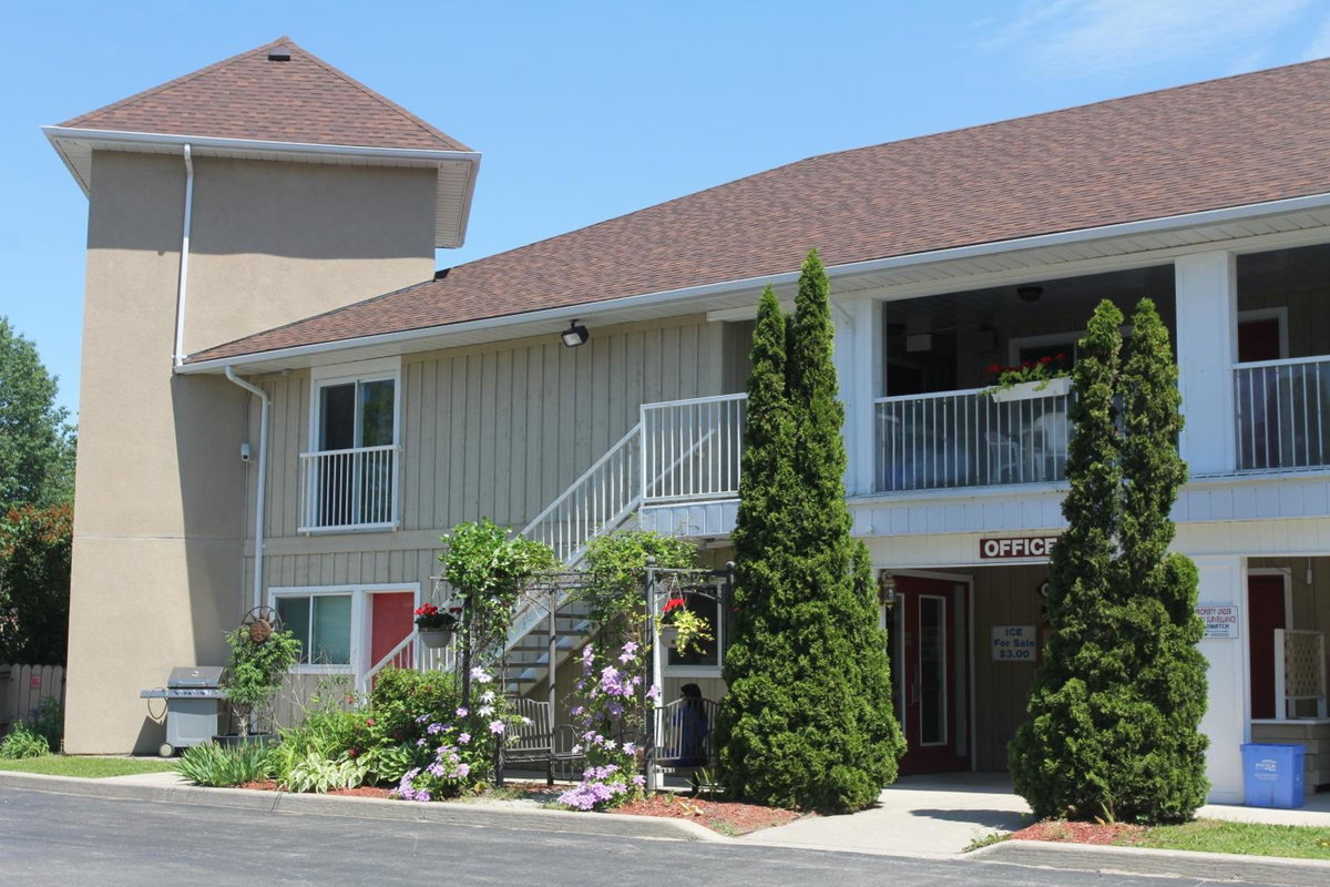 Hotel · Saga Resort, Wasaga Beach