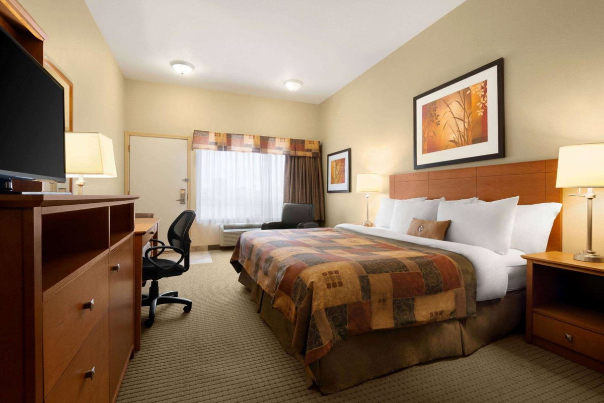 Hotel · Ramada by Wyndham Drayton Valley, Drayton Valley