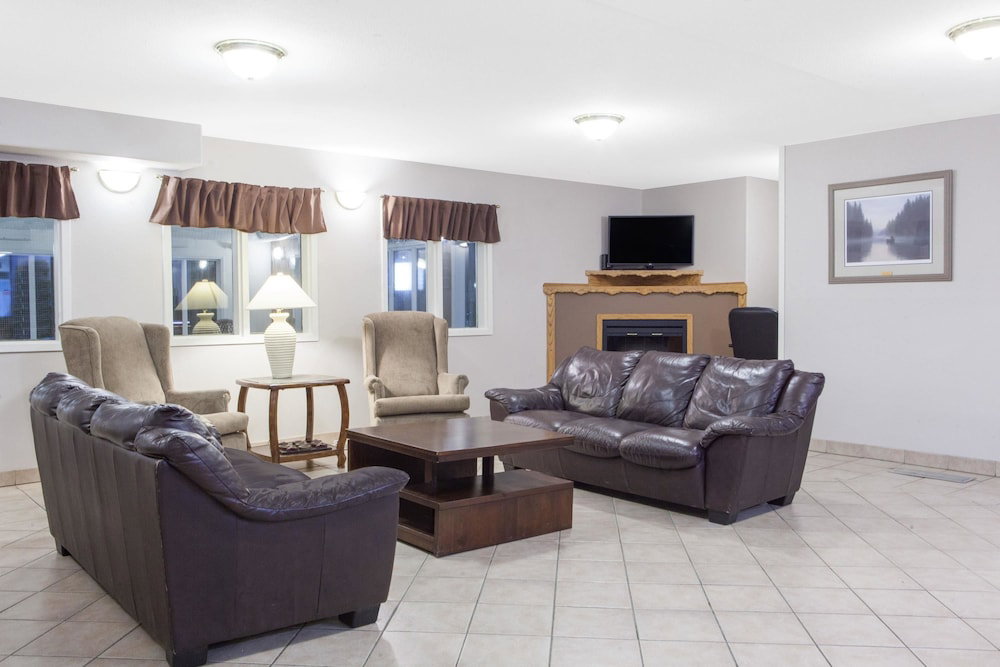Hotel · Super 8 by Wyndham Fort Frances, Fort Frances