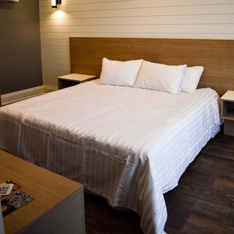 Colonial Hotel & Suites, Grand Bend, Canadá
