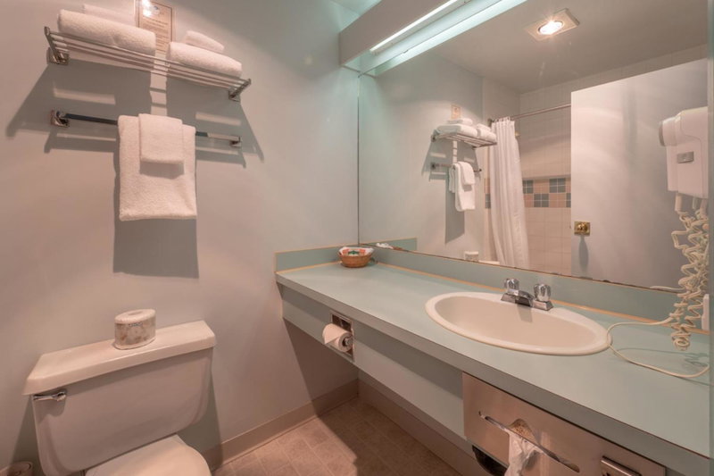 The Cedars Inn Hotel & Convention Centre, Gibsons, Canada